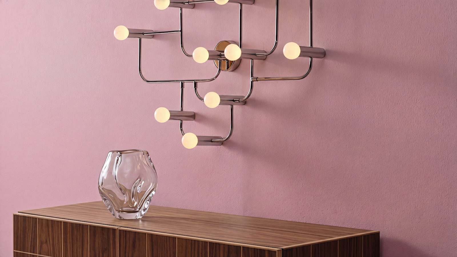 re-box Startseite – rosa Wand mit Lampen (Slider)