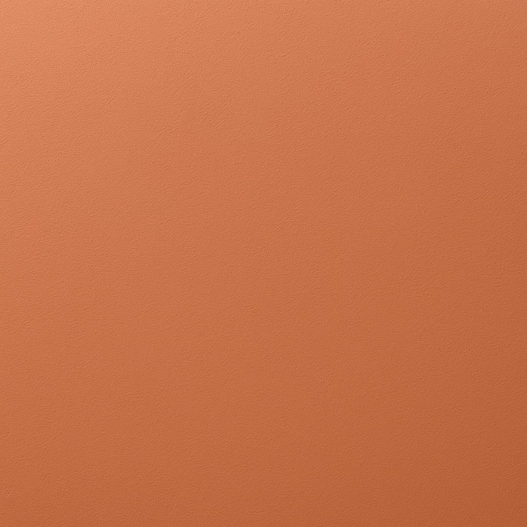 Frisch gestrichene Holzoberfläche – re-box Lack Ochre Flame No. 23, seidenglänzend, Farbton intensives Ockerorange, für Möbel & Holz