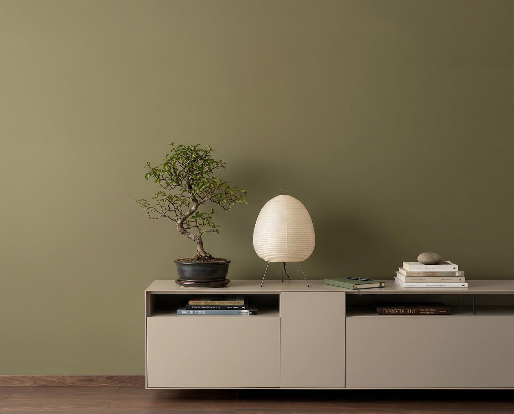 Wohnzimmer mit Wand in re-box Wandfarbe Matcha Bloom No. 9 – lebendiges Matcha-Grün