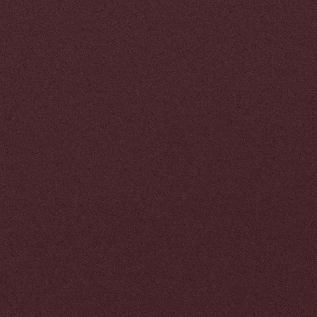 Frisch gestrichene Wand in re-box Wandfarbe Berry Veil No. 21 – tiefes Beerenrot