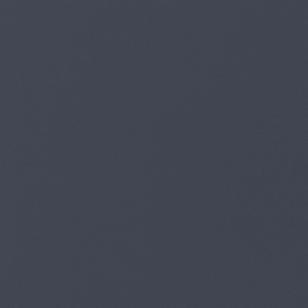 Frisch gestrichene Wand in re-box Wandfarbe Blue Dark No. 27 – tiefes, sattes Blau