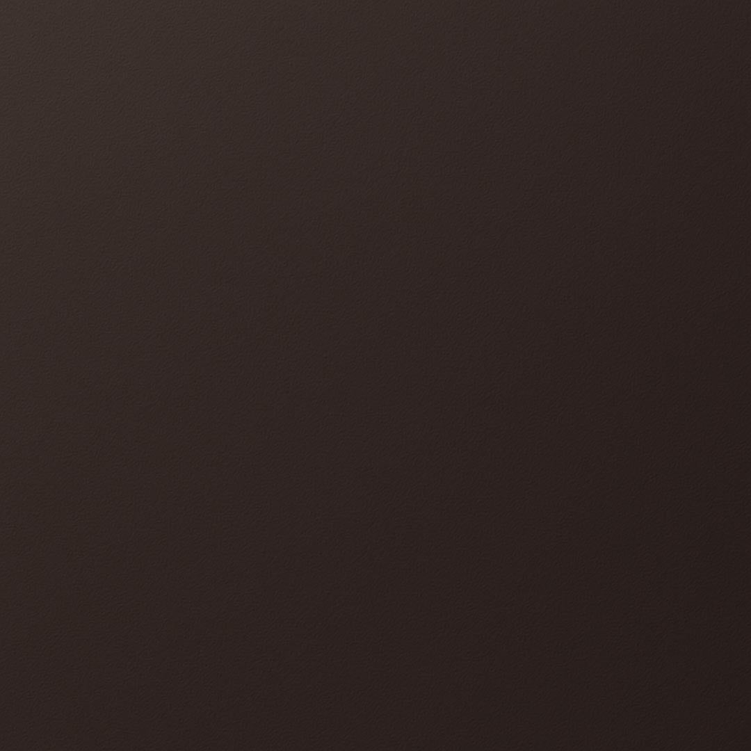 Frisch gestrichene Wand in re-box Wandfarbe Bois Impérial No. 52 – edles Espresso-Braun