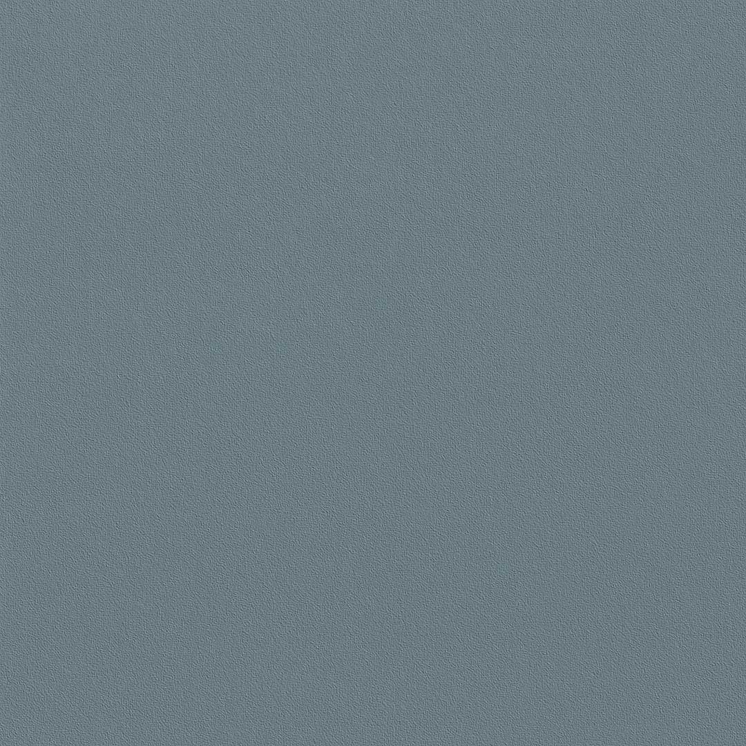 Frisch gestrichene Wand in re-box Wandfarbe Loom Spirit No. 14 – kühles, gedecktes Blau