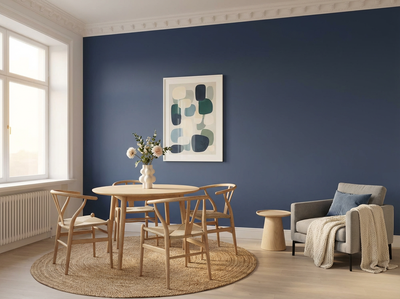 Raumansicht mit Wand in re-box Wandfarbe Bleu Salon No. 63 – elegantes Salonblau