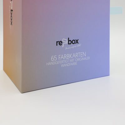 re-box Farbmusterbox – Detailansicht mit Logo und Aufschrift 65 Farbkarten