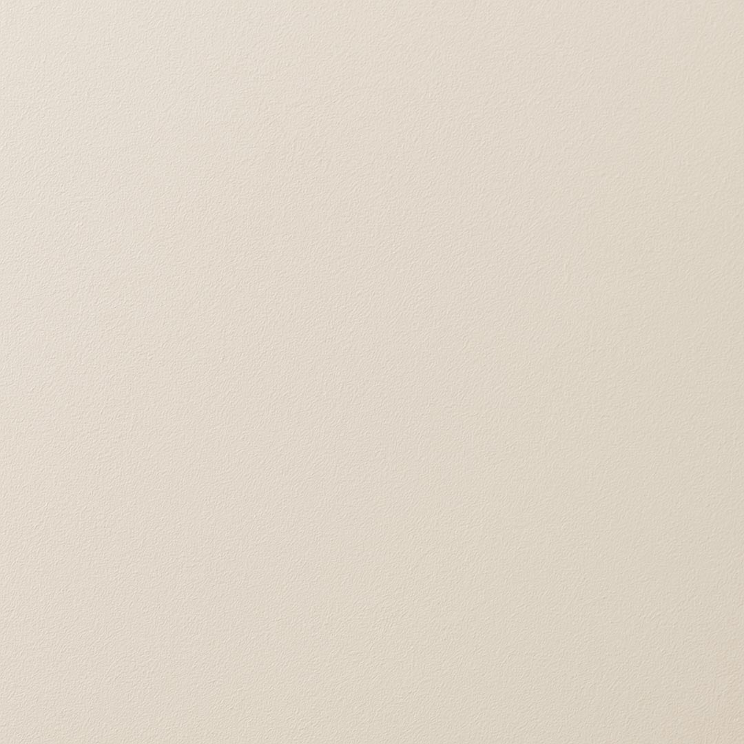Frisch gestrichene Holzoberfläche – re-box Lack Neige Douce No. 42, seidenglänzend, Farbton zartes Cremeweiß, für Möbel & Holz