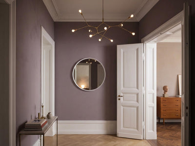 Flur mit Wand in re-box Wandfarbe Aubergine Mist No. 20 – sanftes Aubergine-Violett