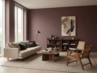 Wohnzimmer mit Wand in re-box Wandfarbe Berry Veil No. 21 – tiefes Beerenrot