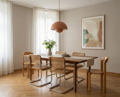 Esszimmer mit Wand in re-box Wandfarbe Chalkstone No. 16 – eleganter Beige-Stein-Ton