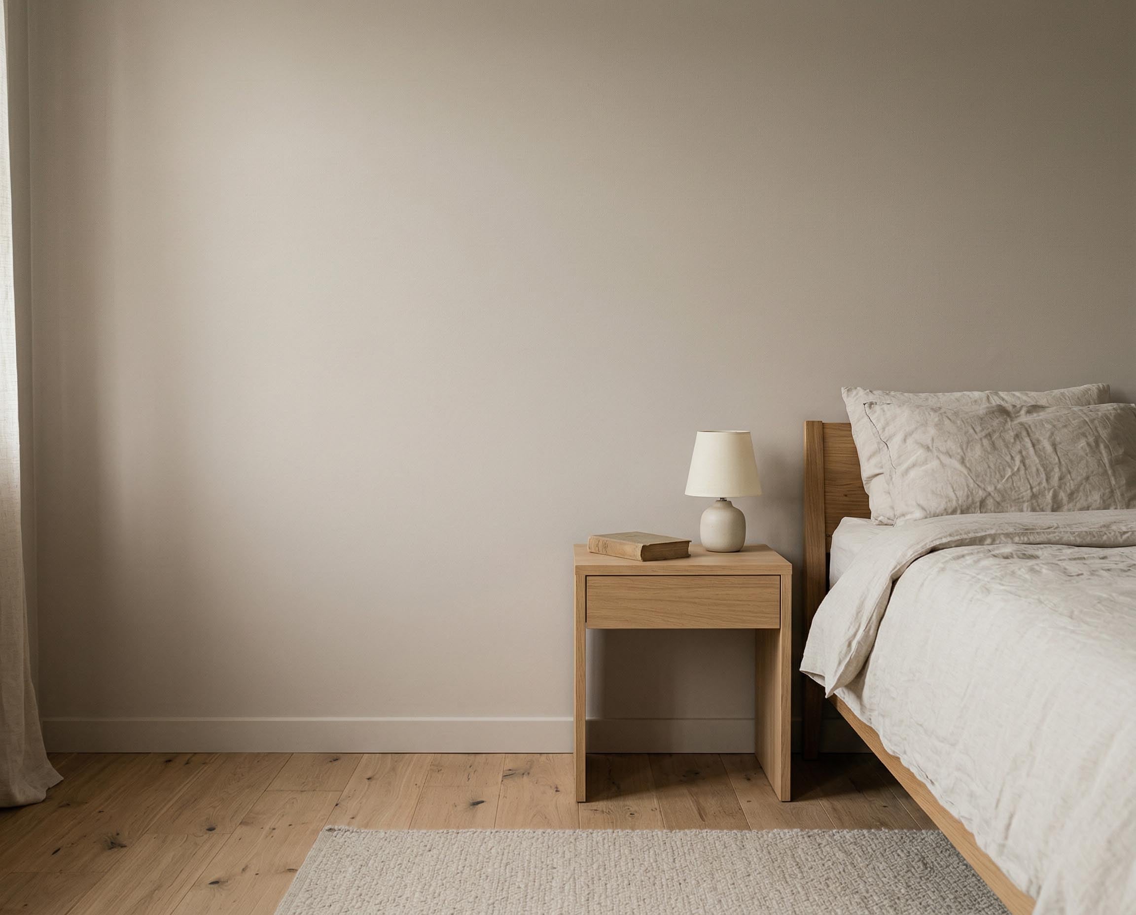 Schlafzimmerwand in re-box Wandfarbe Dennis Premier Choix No. 1 – warmes Beige