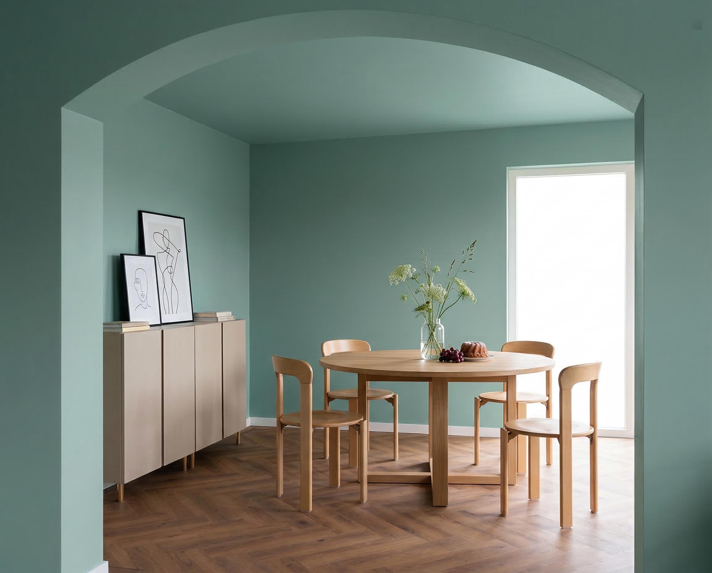 Esszimmer mit Wand in re-box Wandfarbe Harbour Blue No. 18 – frisches Meeresblau