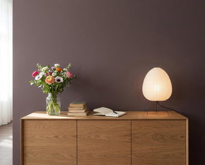 Gestrichene Wandfläche in re-box Wandfarbe Velours Shade No. 22 – tiefes Violett