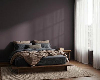 Wohnraum gestaltet mit re-box Wandfarbe Velours Shade No. 22 – tiefes Violett
