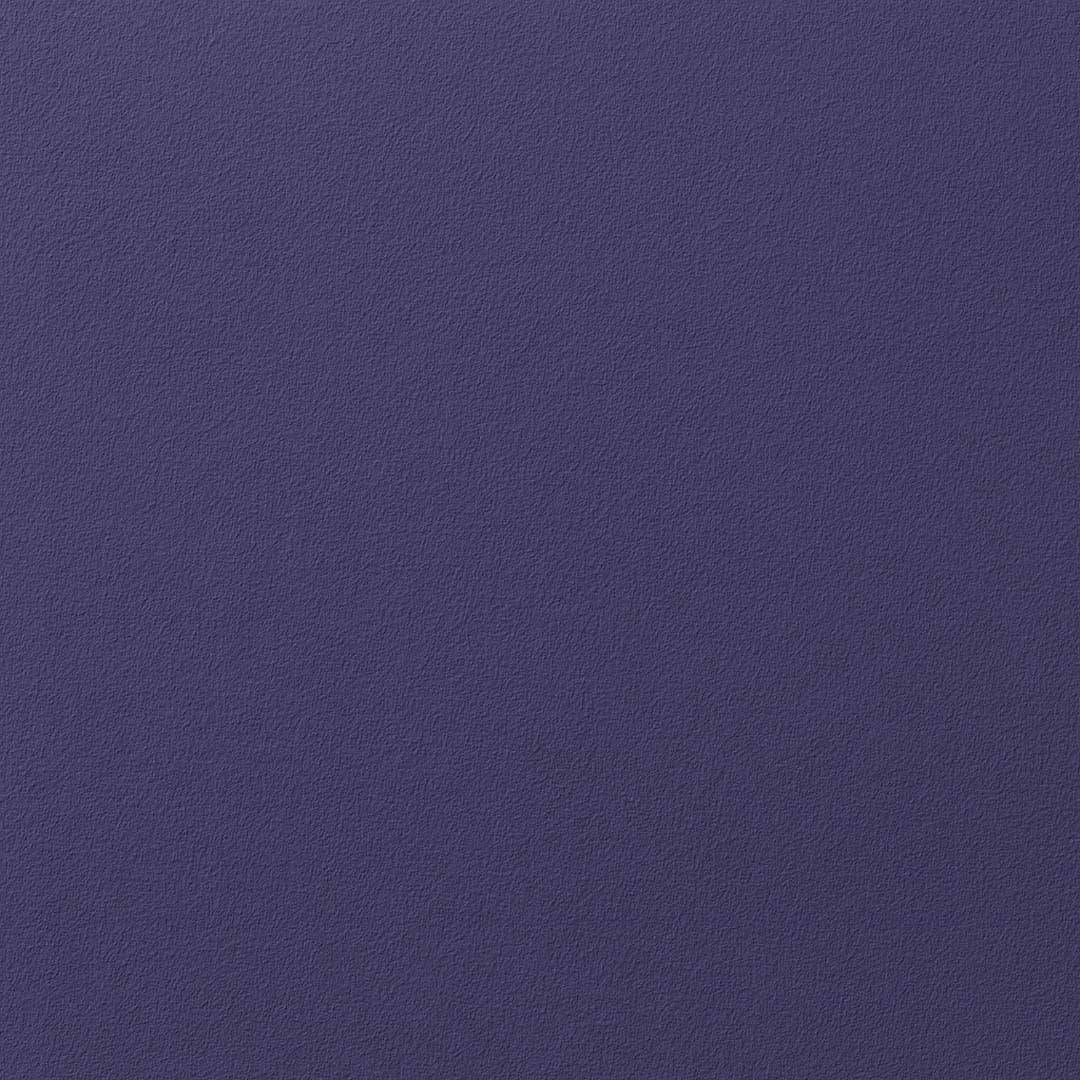 Frisch gestrichene Wand in re-box Wandfarbe Cobalt Husk No. 35 – kraftvolles Kobaltblau