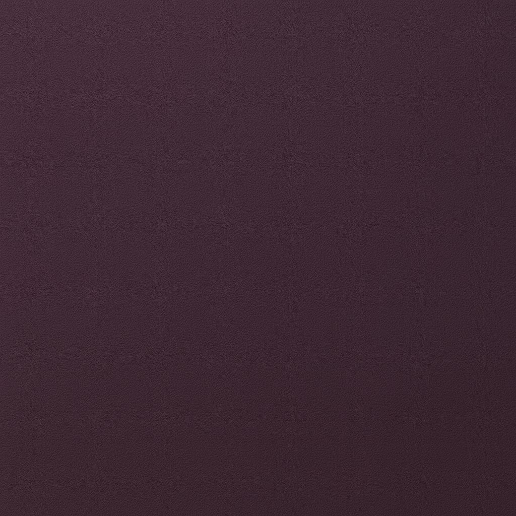 Frisch gestrichene Wand in re-box Wandfarbe Velours Shade No. 22 – tiefes Violett