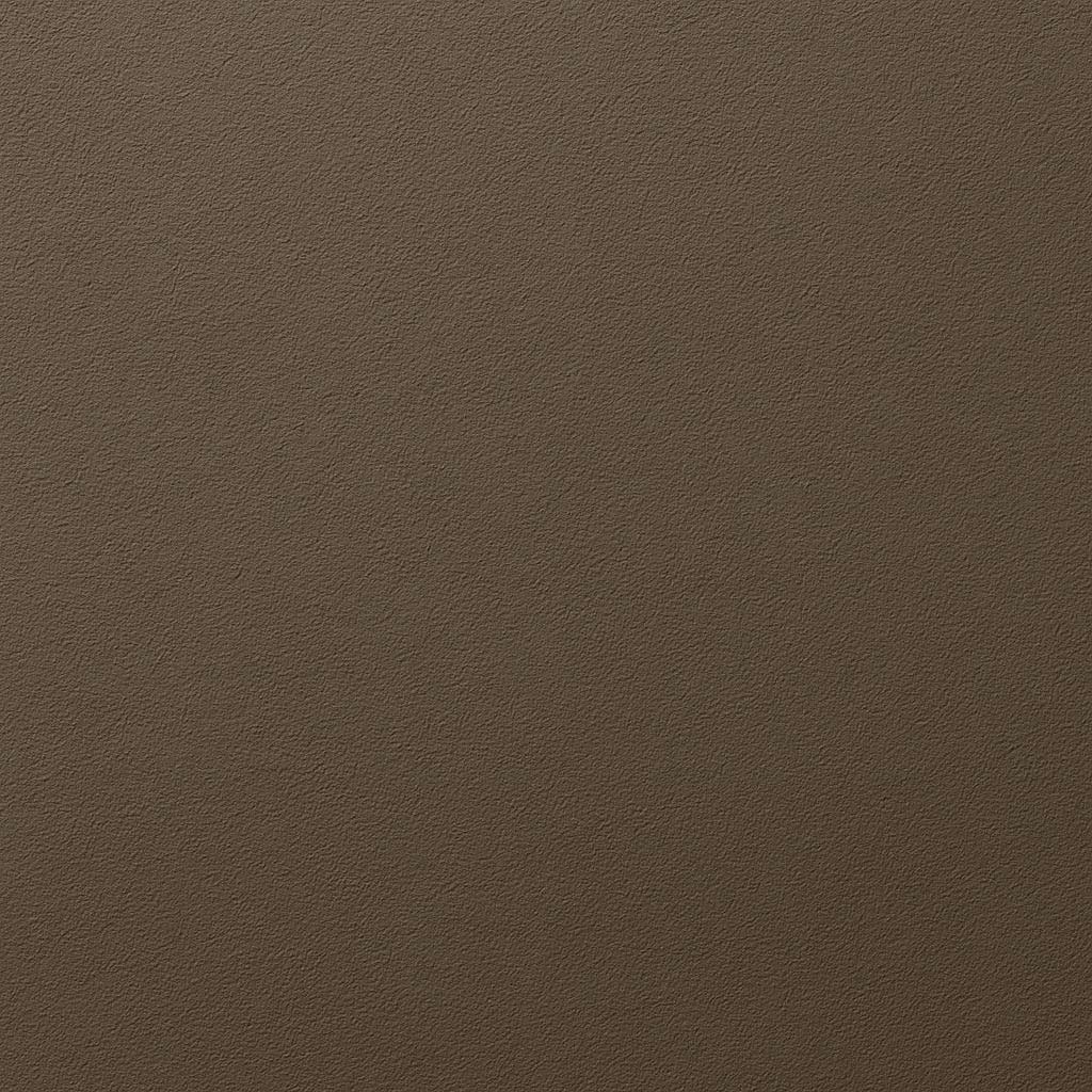 Frisch gestrichene Wand in re-box Wandfarbe Velours Brun No. 50 – tiefes Schokoladenbraun